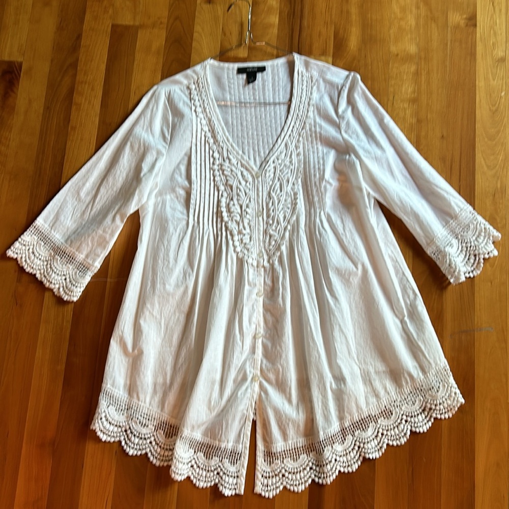 NWOT Woman’s ALFANI White Blouse